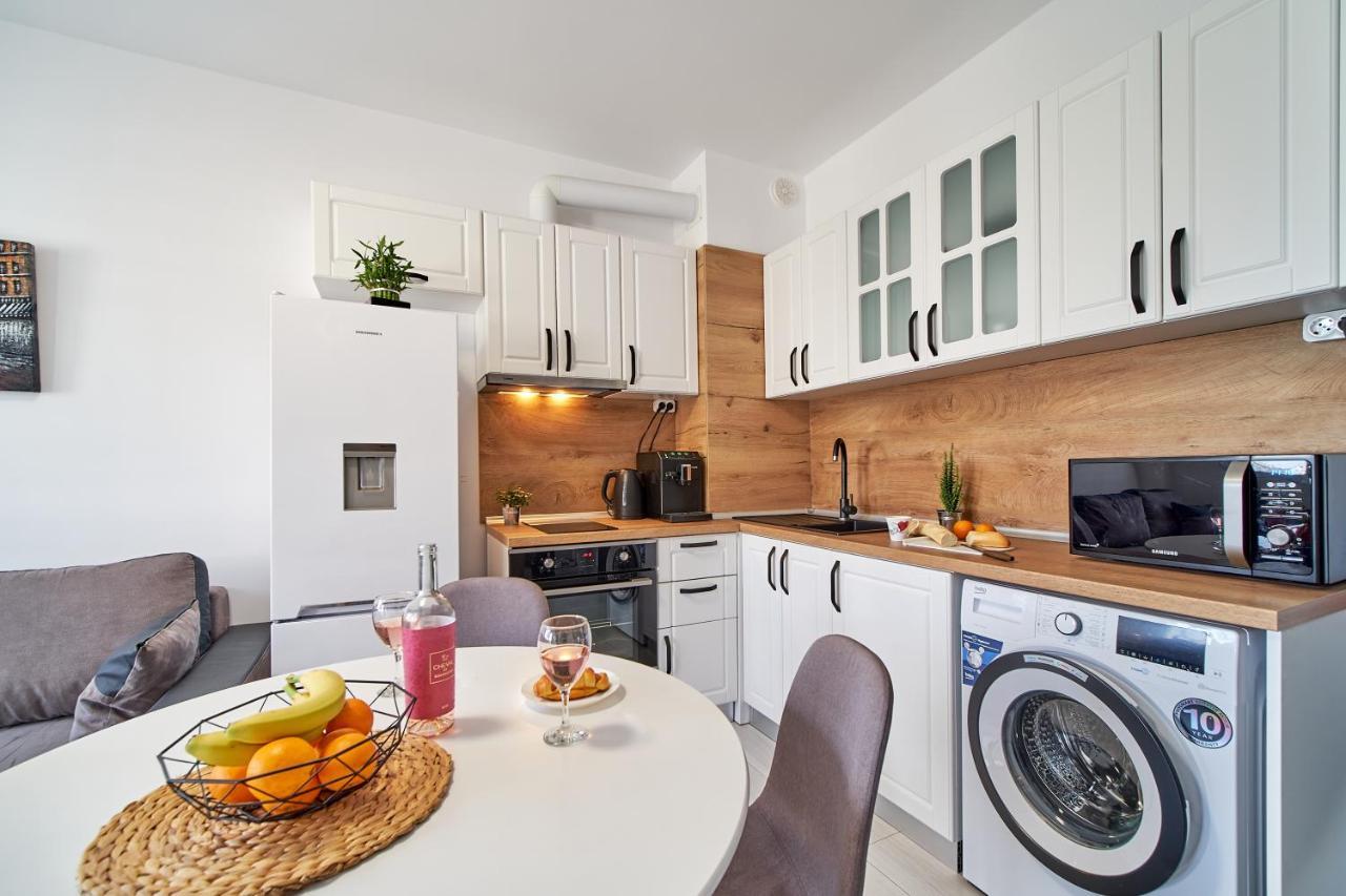 Cozy Apartment With Balcony On The Black Sea- Part Of The Family 'Vicki Apart Varna Esterno foto