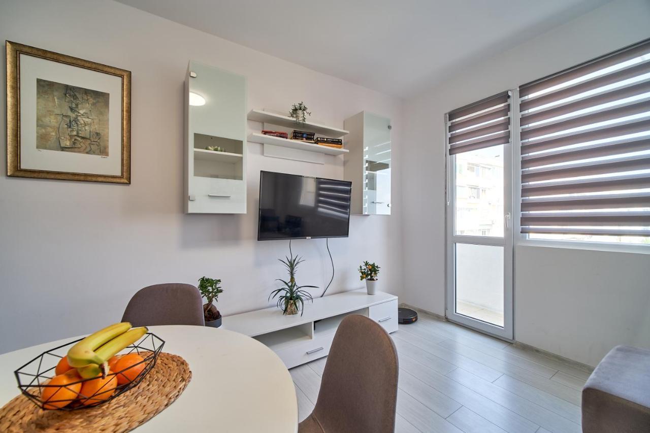 Cozy Apartment With Balcony On The Black Sea- Part Of The Family 'Vicki Apart Varna Esterno foto