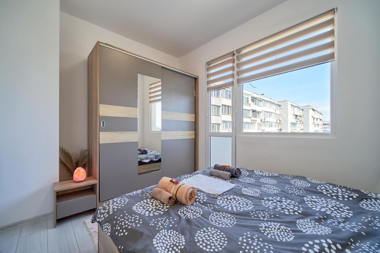 Cozy Apartment With Balcony On The Black Sea- Part Of The Family 'Vicki Apart Varna Esterno foto